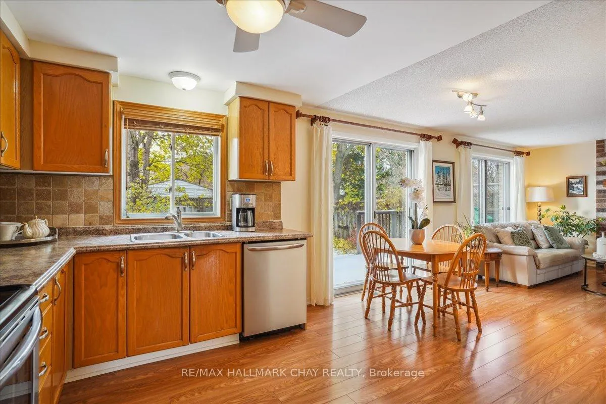 Photo 16 of 69 Irwin Drive, Barrie, Northwest — HOMEH