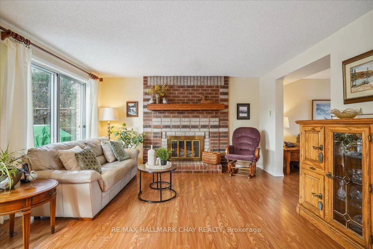 Photo 17 of 69 Irwin Drive, Barrie, Northwest — HOMEH