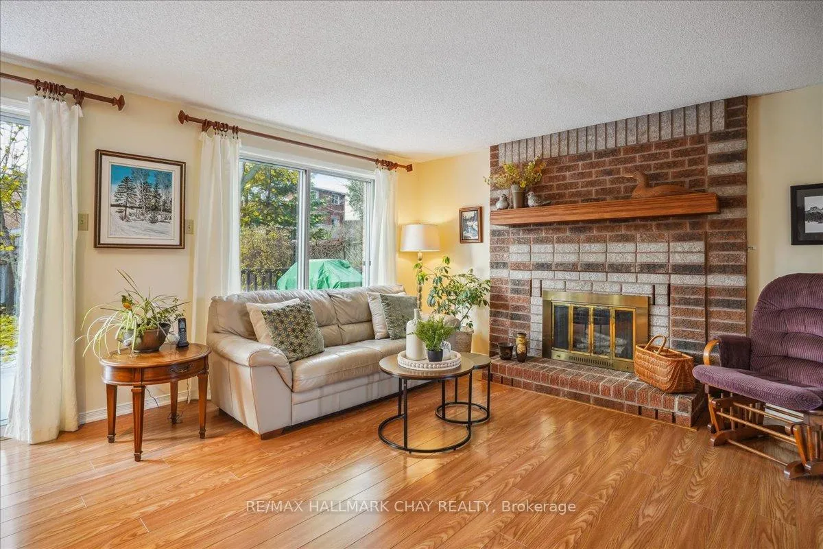Photo 19 of 69 Irwin Drive, Barrie, Northwest — HOMEH