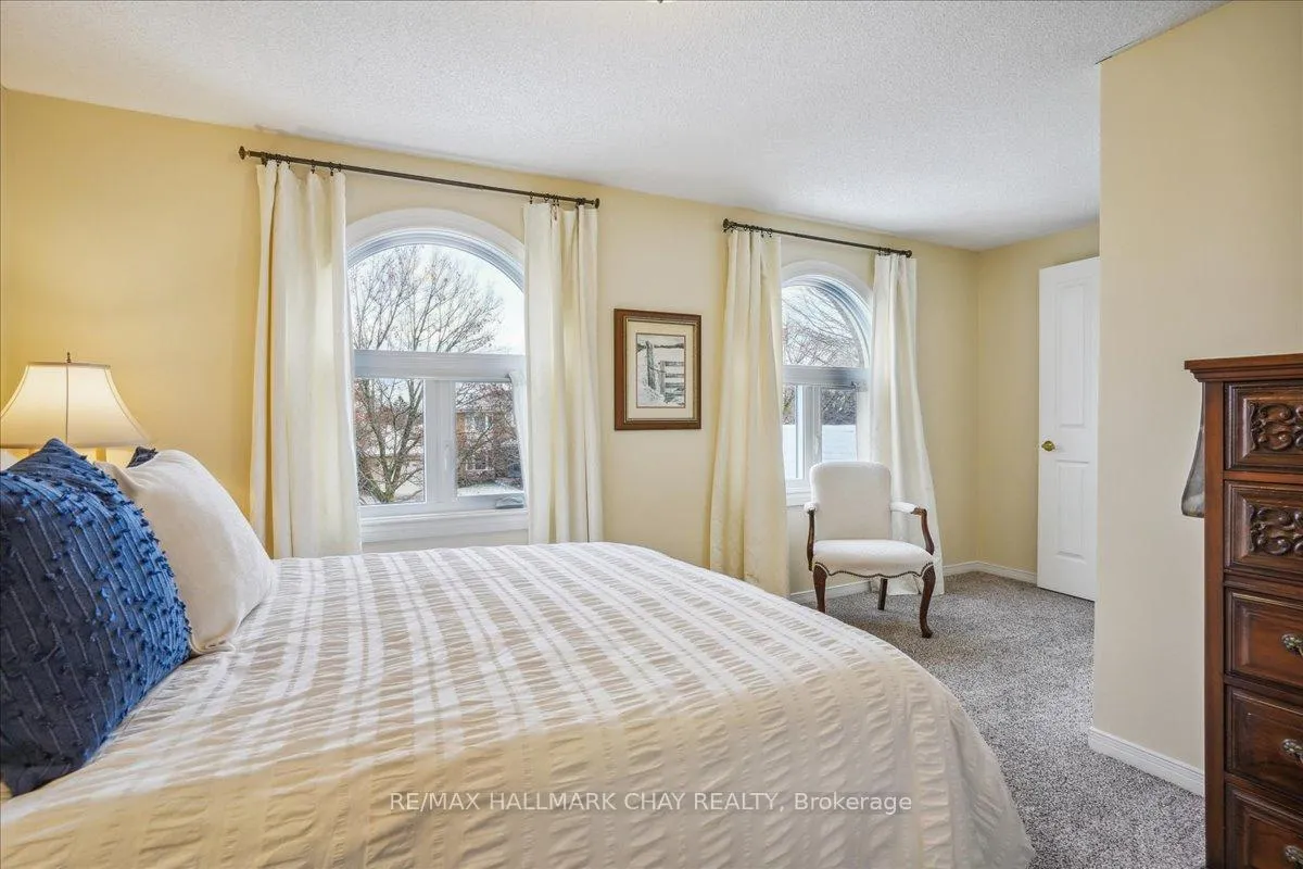 Photo 24 of 69 Irwin Drive, Barrie, Northwest — HOMEH