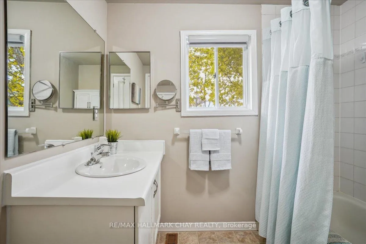 Photo 29 of 69 Irwin Drive, Barrie, Northwest — HOMEH