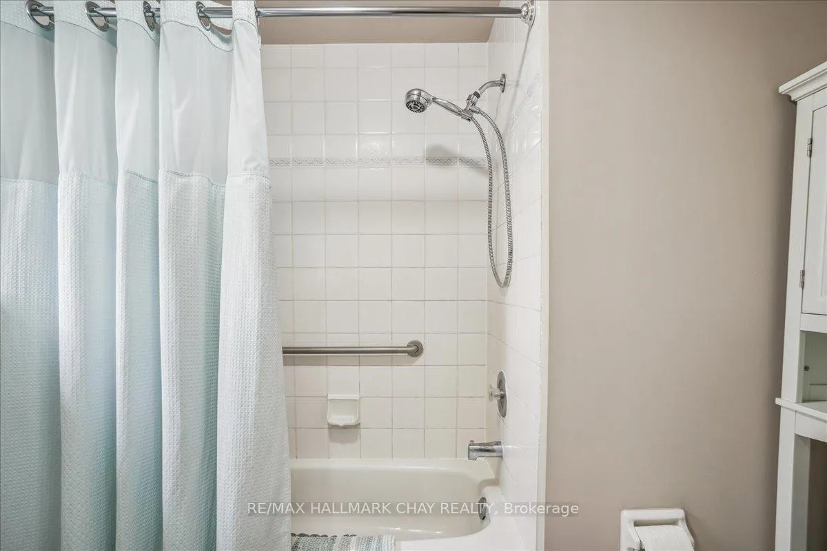 Photo 30 of 69 Irwin Drive, Barrie, Northwest — HOMEH