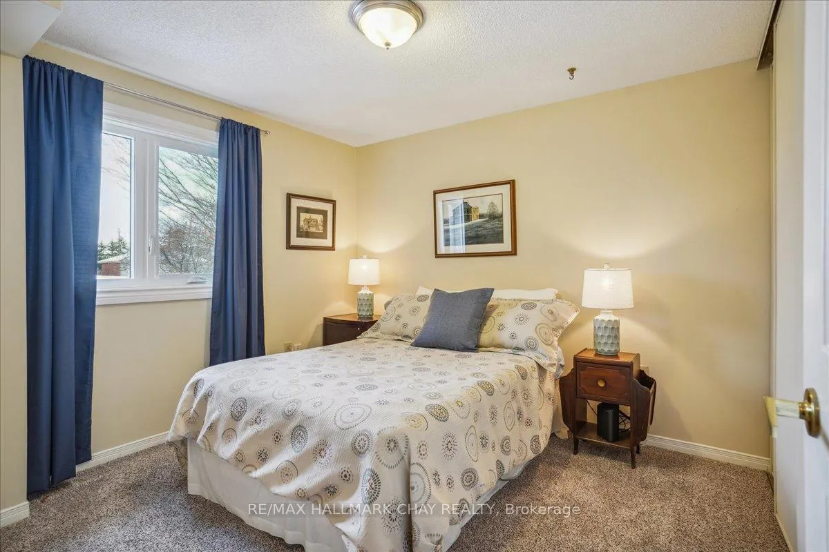 Photo 32 of 69 Irwin Drive, Barrie, Northwest — HOMEH