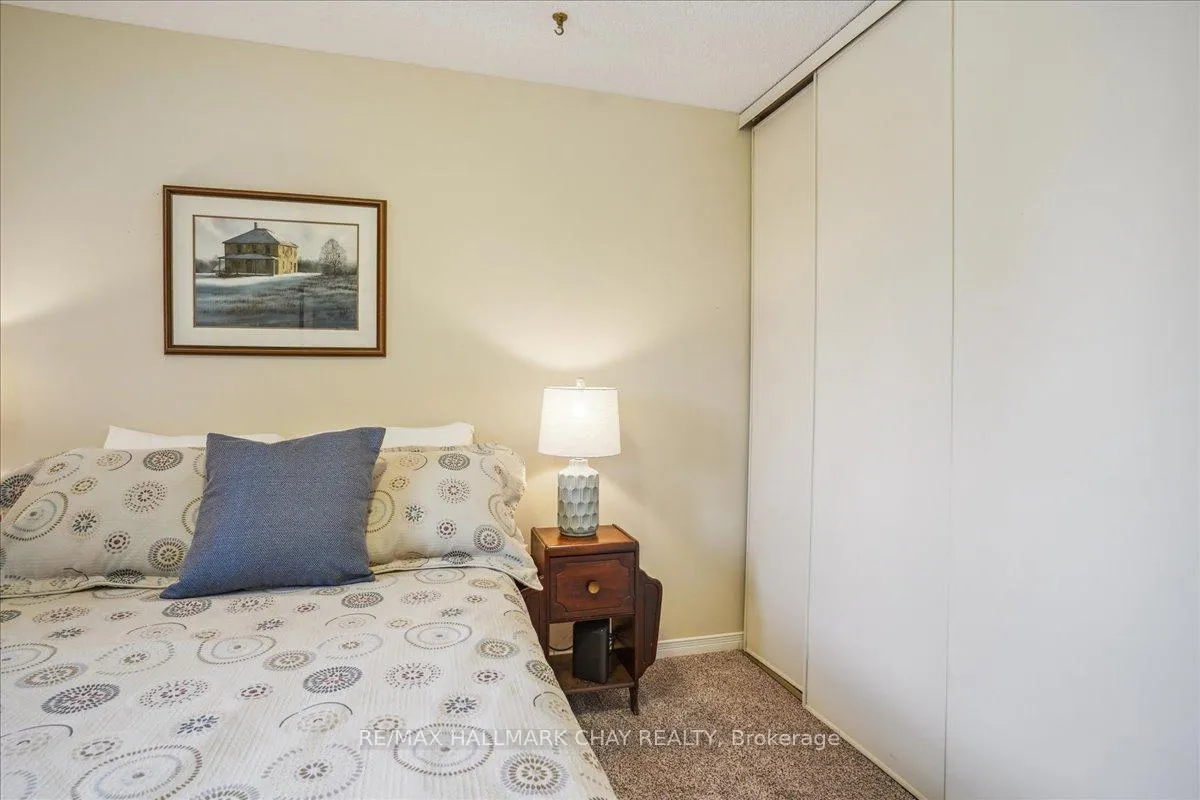 Photo 33 of 69 Irwin Drive, Barrie, Northwest — HOMEH
