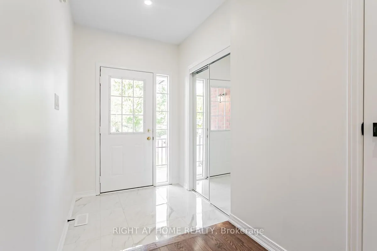 Photo 2 of 212 Zokol Drive, Aurora, Bayview Northeast — HOMEH