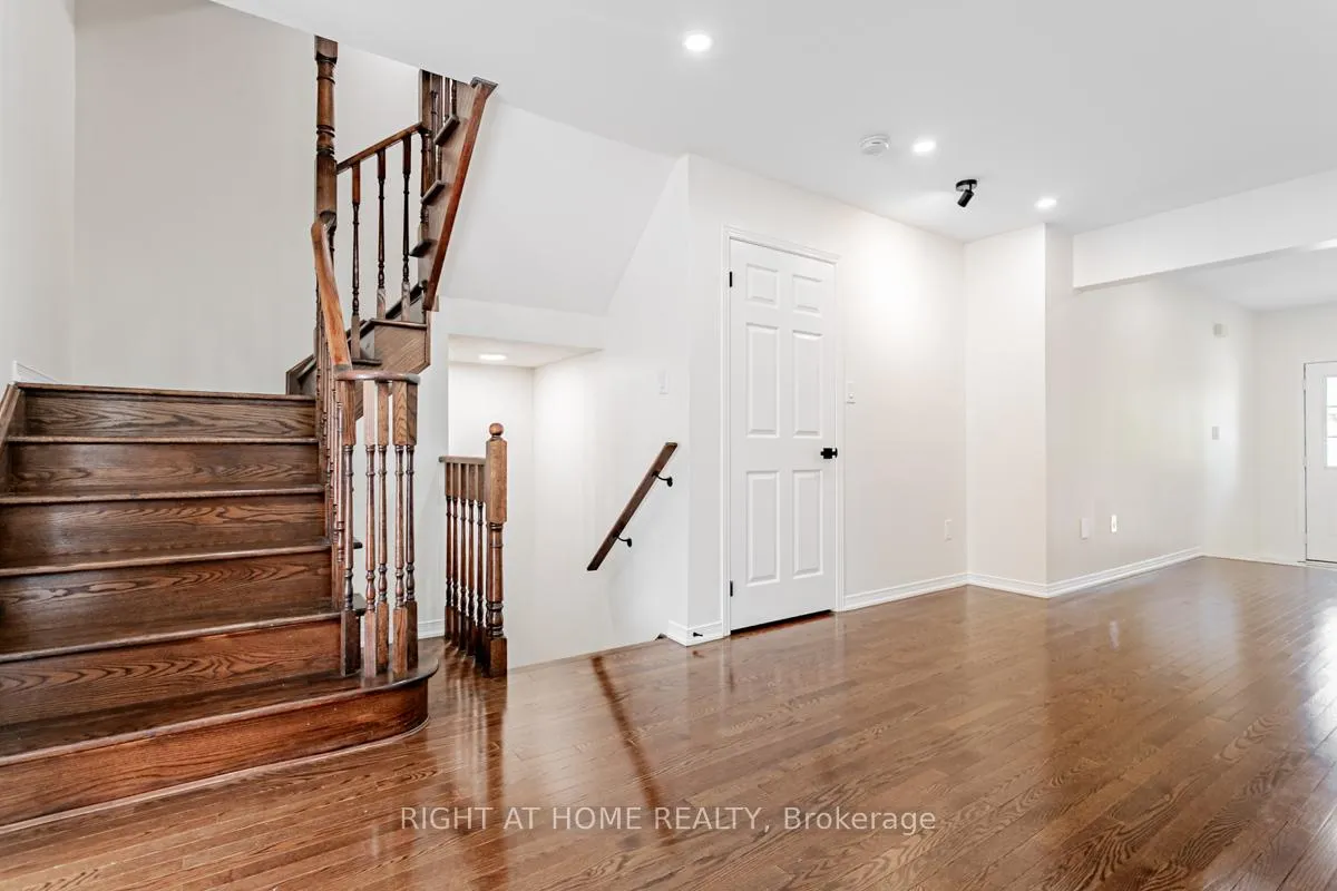 Photo 6 of 212 Zokol Drive, Aurora, Bayview Northeast — HOMEH