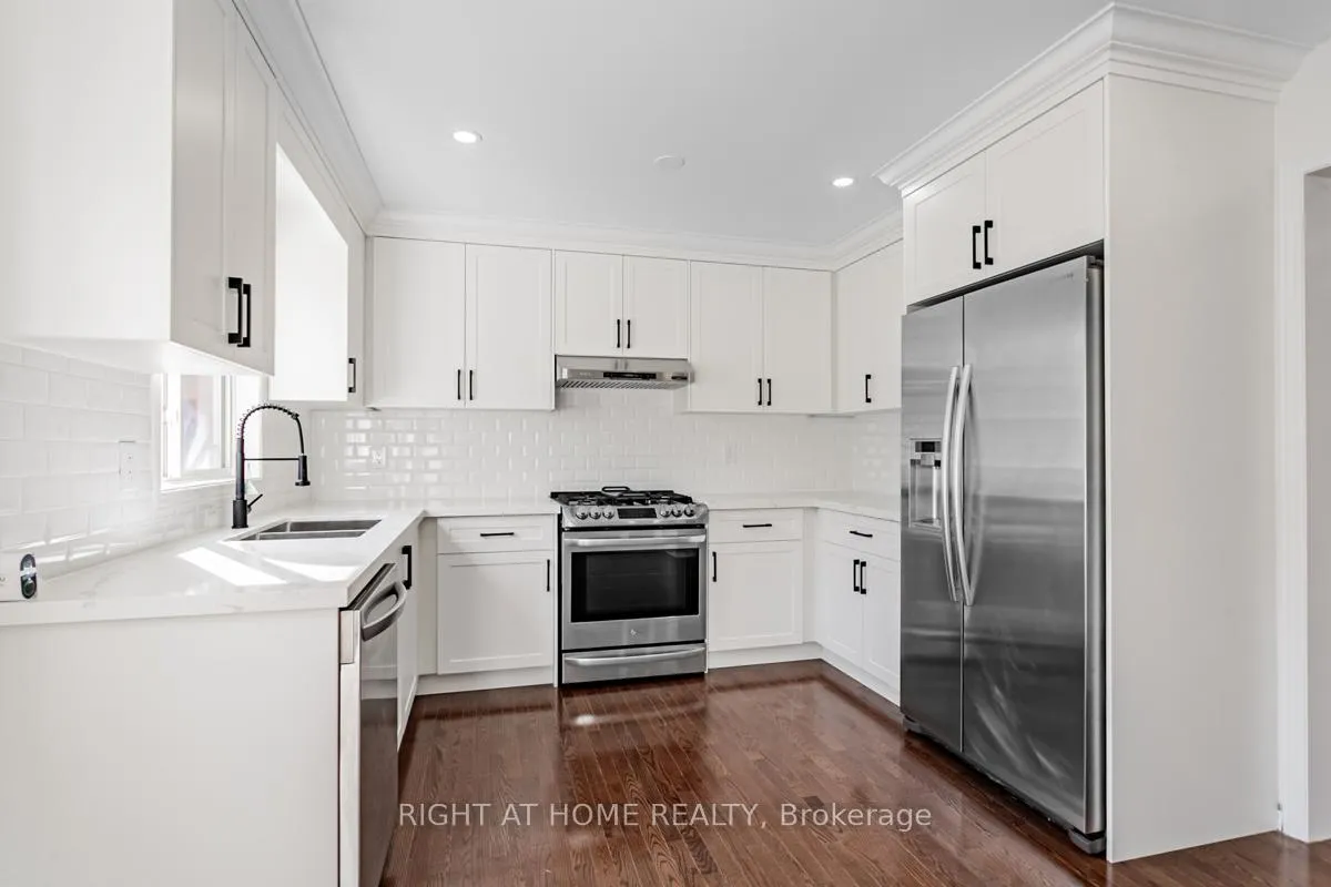 Photo 9 of 212 Zokol Drive, Aurora, Bayview Northeast — HOMEH