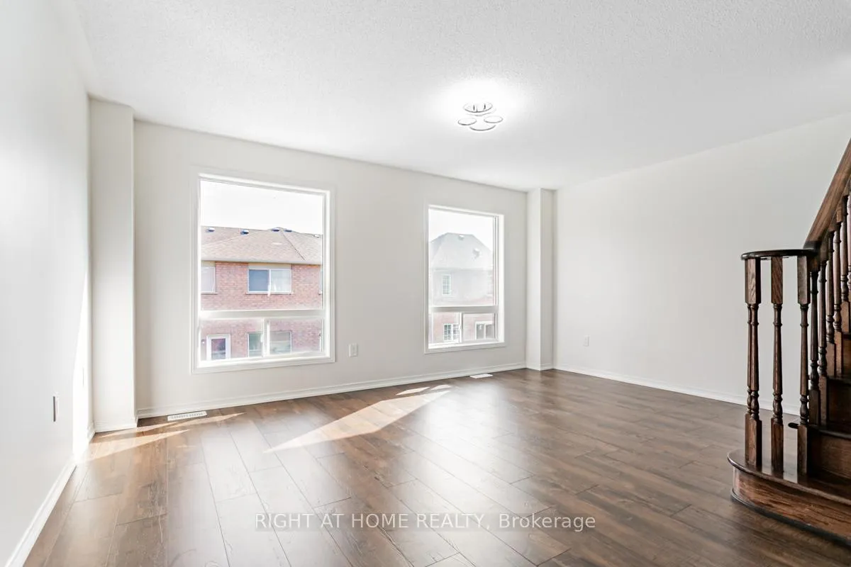 Photo 14 of 212 Zokol Drive, Aurora, Bayview Northeast — HOMEH