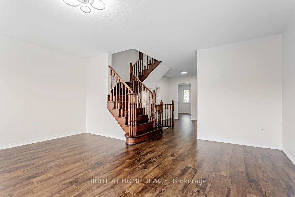 Photo 15 of 212 Zokol Drive, Aurora, Bayview Northeast — HOMEH