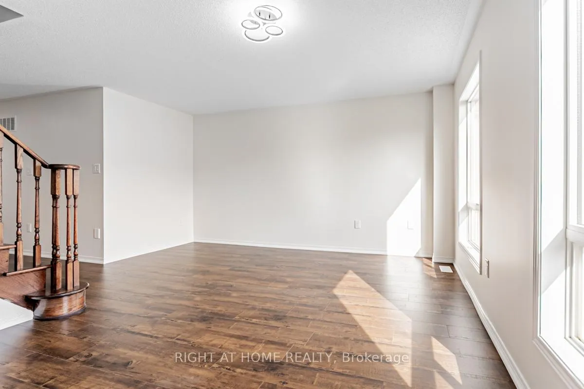 Photo 16 of 212 Zokol Drive, Aurora, Bayview Northeast — HOMEH