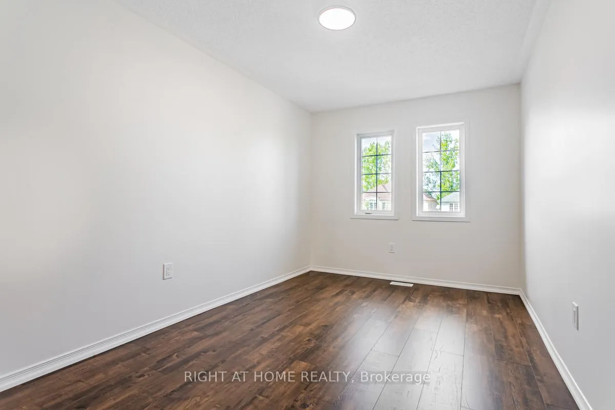 Photo 17 of 212 Zokol Drive, Aurora, Bayview Northeast — HOMEH