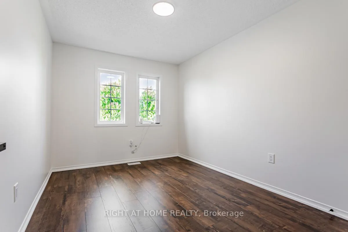 Photo 18 of 212 Zokol Drive, Aurora, Bayview Northeast — HOMEH