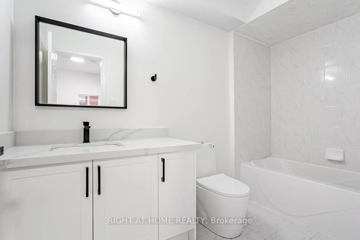 Photo 19 of 212 Zokol Drive, Aurora, Bayview Northeast — HOMEH