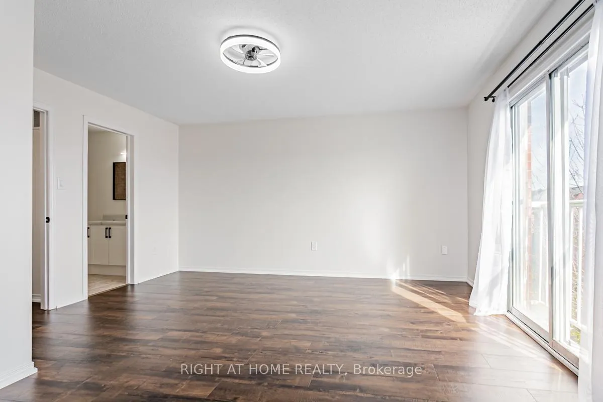Photo 21 of 212 Zokol Drive, Aurora, Bayview Northeast — HOMEH