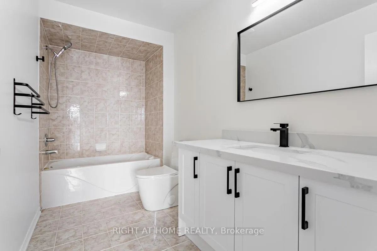 Photo 22 of 212 Zokol Drive, Aurora, Bayview Northeast — HOMEH