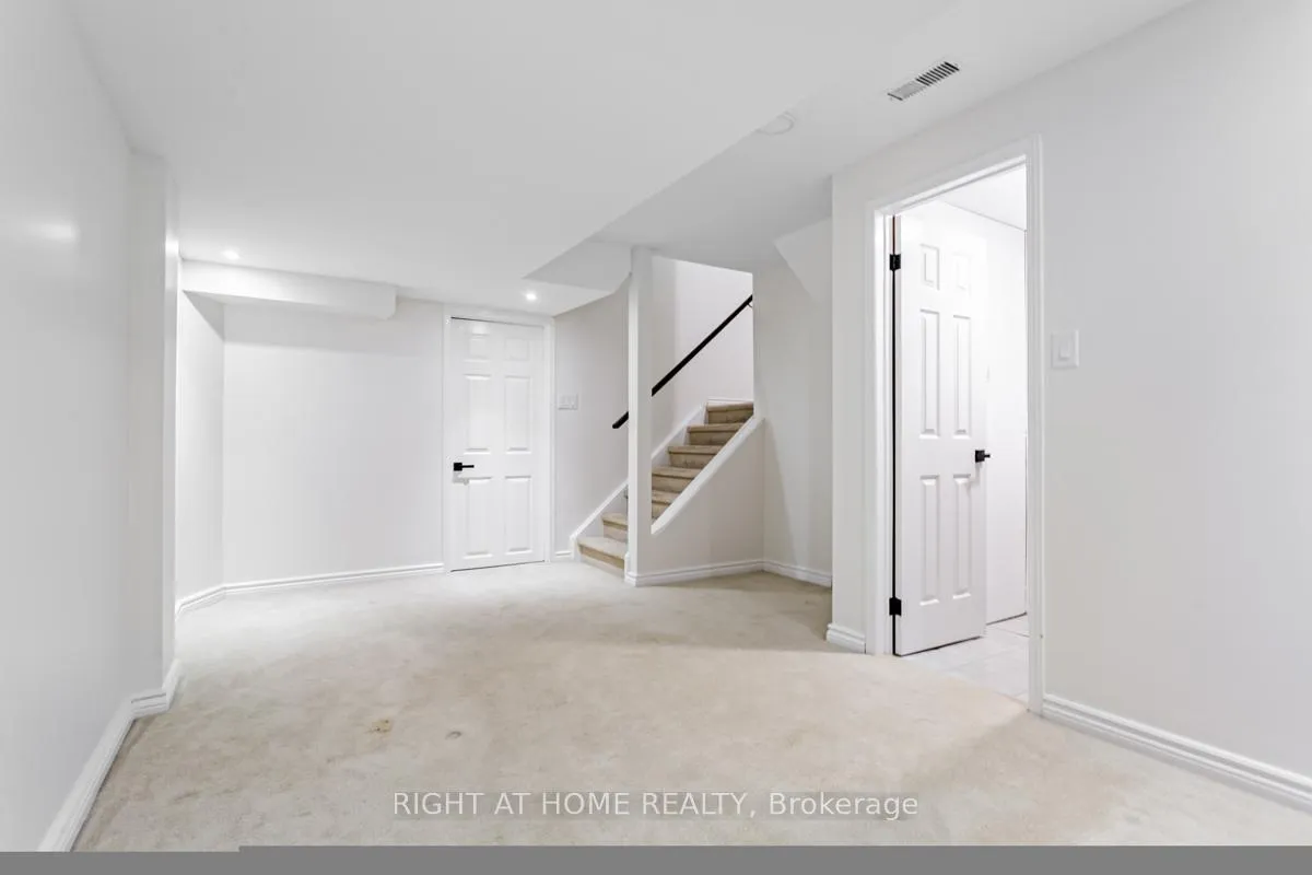 Photo 25 of 212 Zokol Drive, Aurora, Bayview Northeast — HOMEH