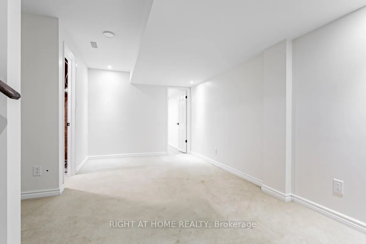 Photo 26 of 212 Zokol Drive, Aurora, Bayview Northeast — HOMEH