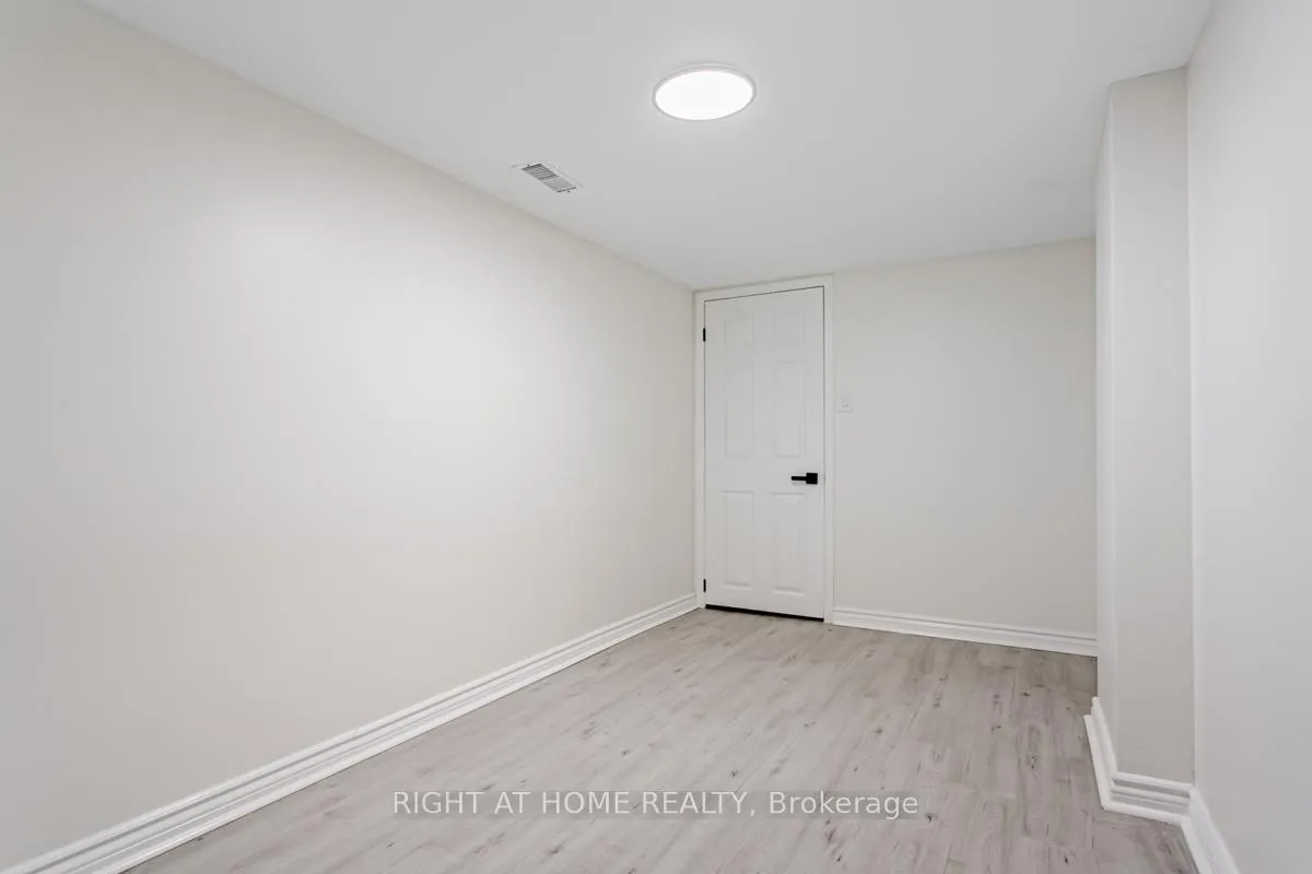 Photo 27 of 212 Zokol Drive, Aurora, Bayview Northeast — HOMEH