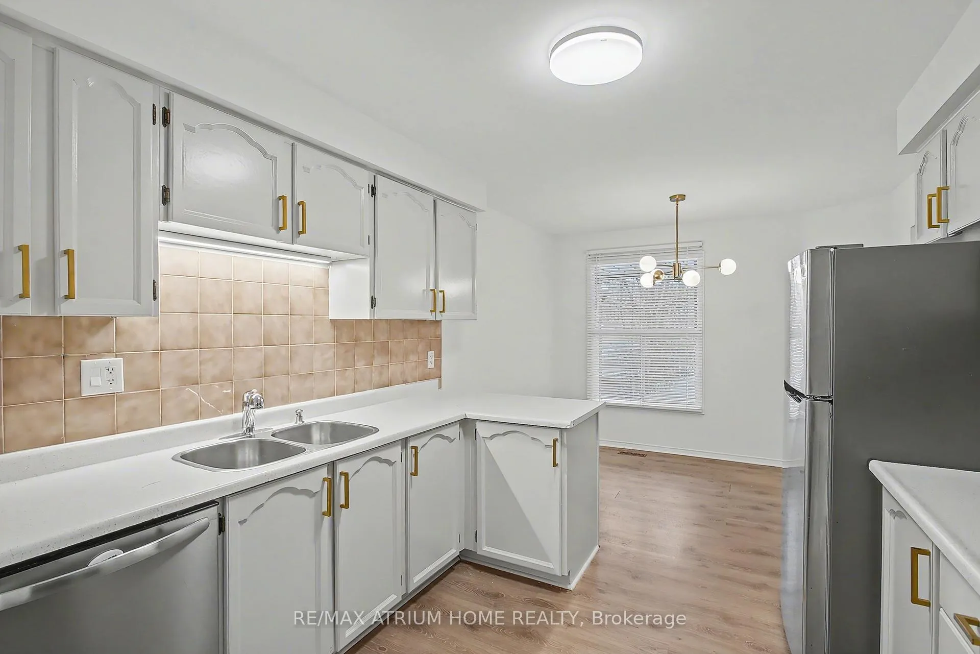 Photo 10 of 139 Esther Crescent, Vaughan, Crestwood-Springfarm-Yorkhill — HOMEH