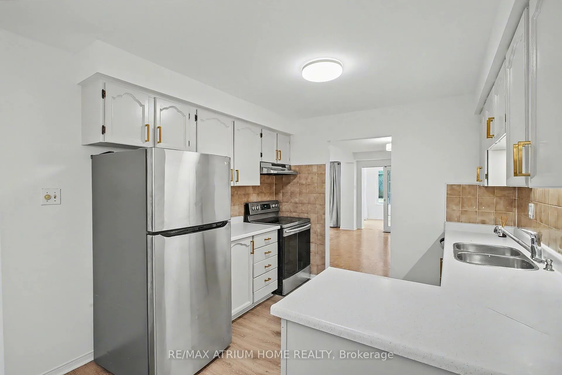 Photo 11 of 139 Esther Crescent, Vaughan, Crestwood-Springfarm-Yorkhill — HOMEH
