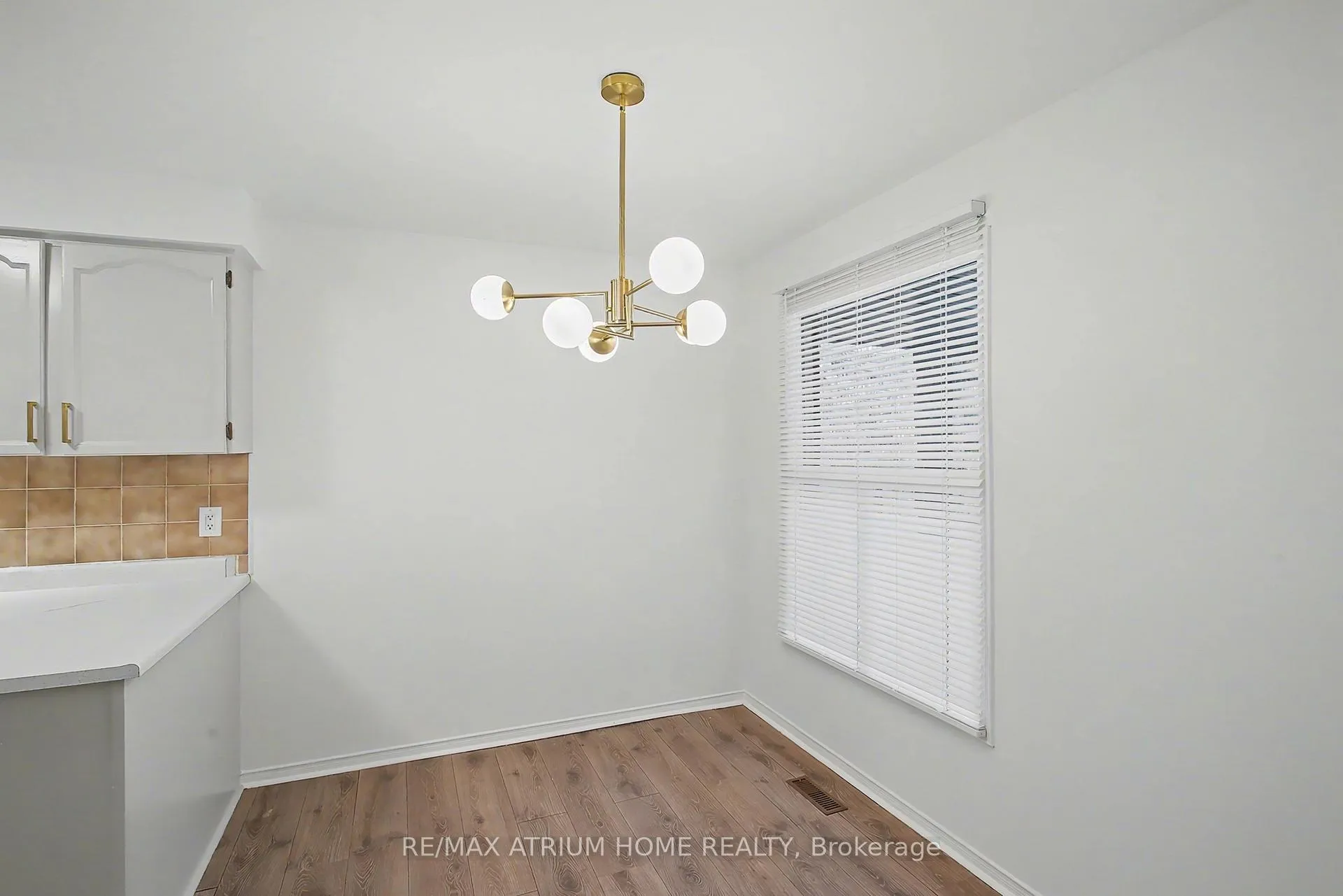 Photo 12 of 139 Esther Crescent, Vaughan, Crestwood-Springfarm-Yorkhill — HOMEH