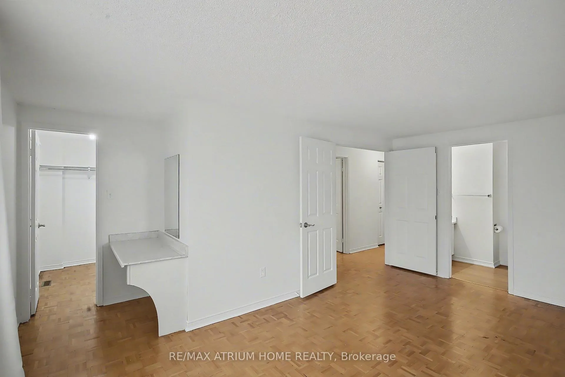 Photo 14 of 139 Esther Crescent, Vaughan, Crestwood-Springfarm-Yorkhill — HOMEH