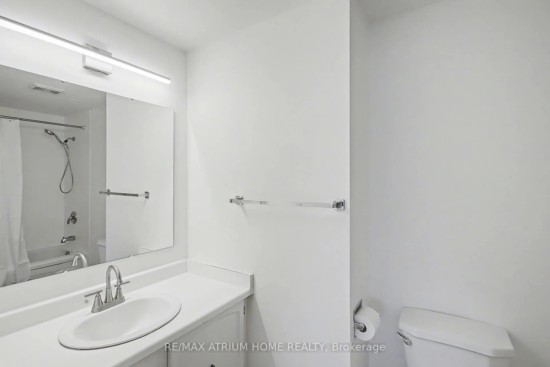 Photo 15 of 139 Esther Crescent, Vaughan, Crestwood-Springfarm-Yorkhill — HOMEH
