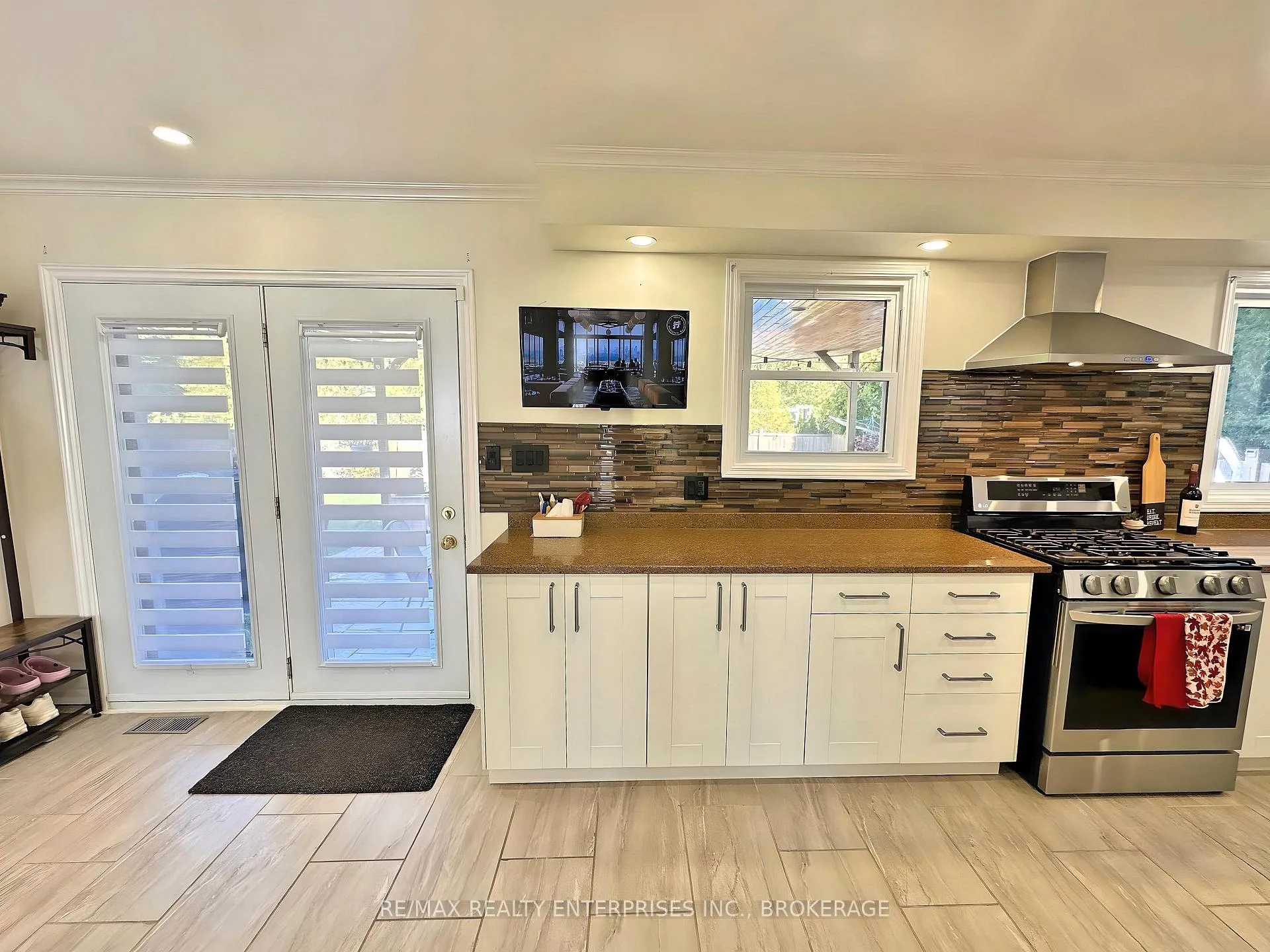 Photo 84 of 6 Vine Road, Grimsby, Grimsby West — HOMEH