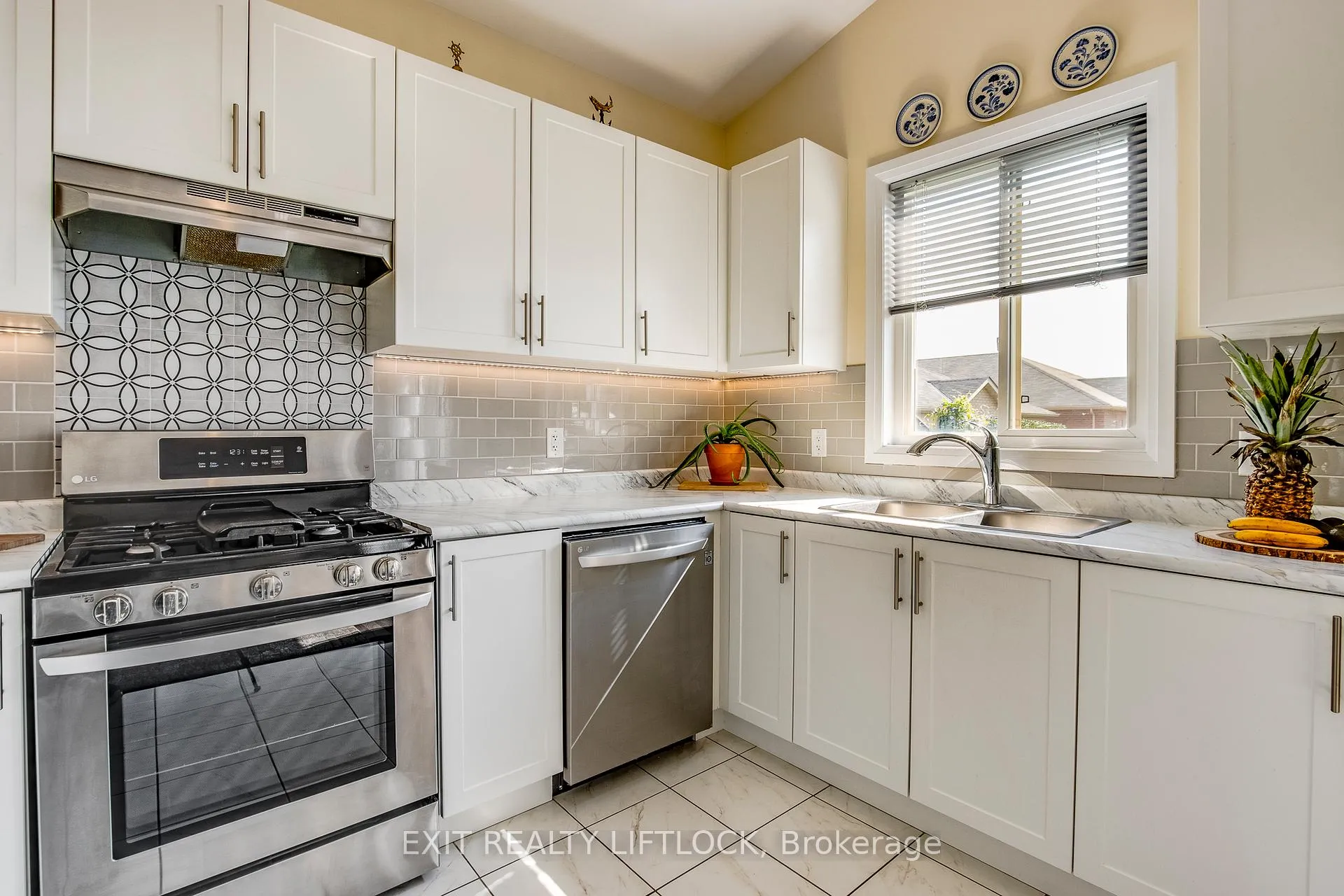 Photo 10 of 8 Beausoleil Drive, Penetanguishene — HOMEH