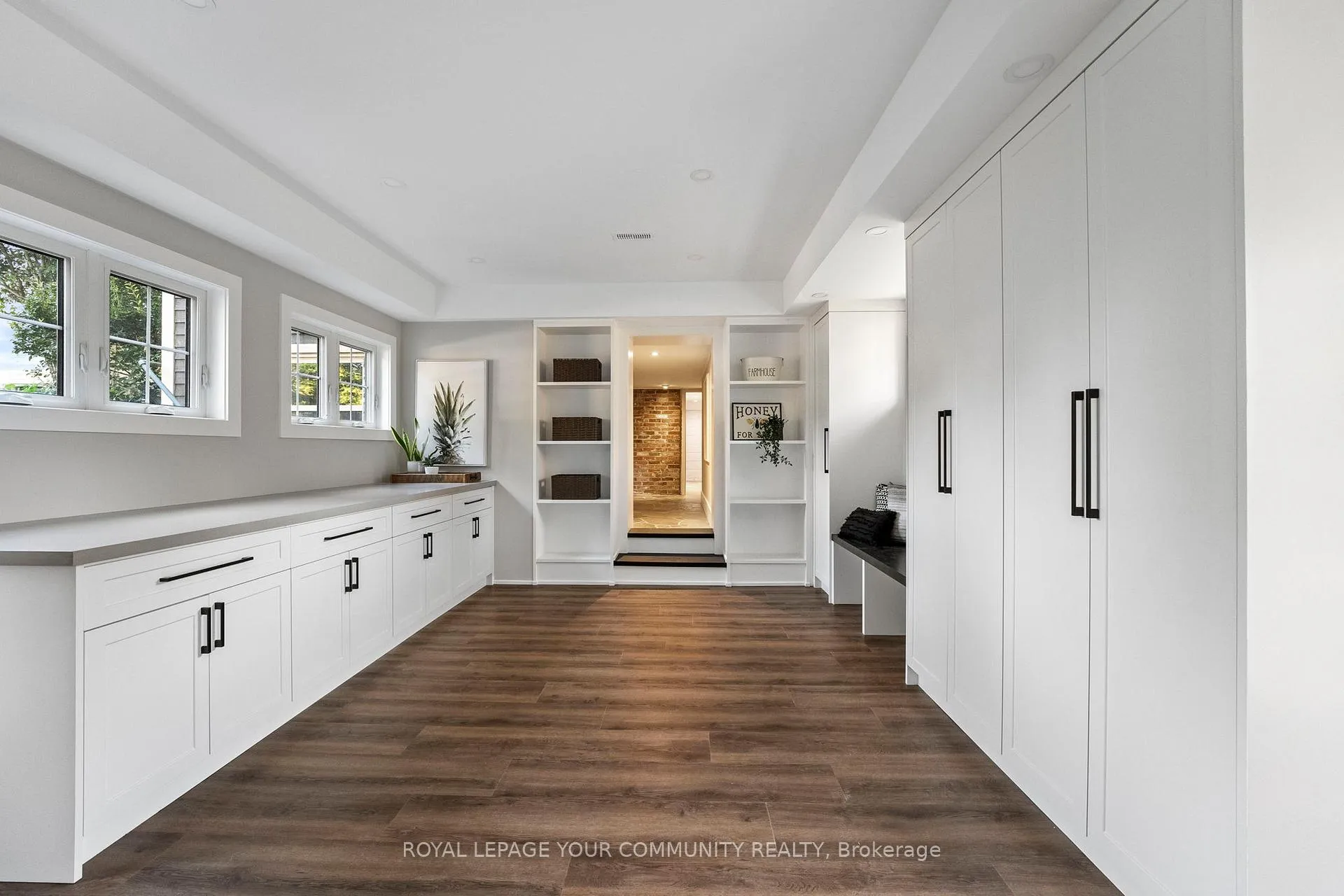 Photo 31 of 169 King Street W, Uxbridge — HOMEH