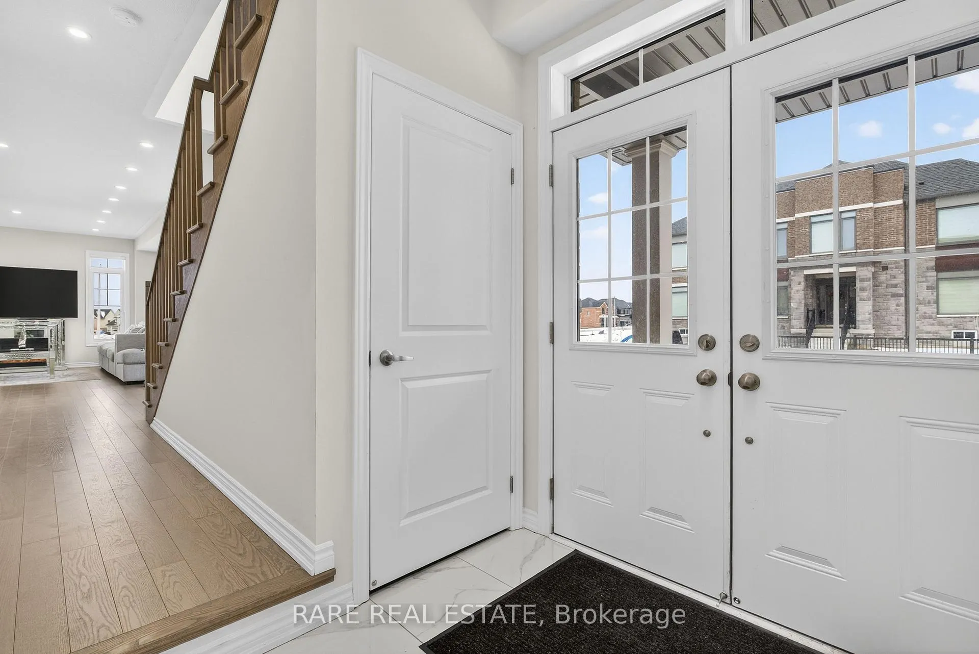 Photo 6 of 25 Rochester Drive, Barrie, Rural Barrie Southeast — HOMEH