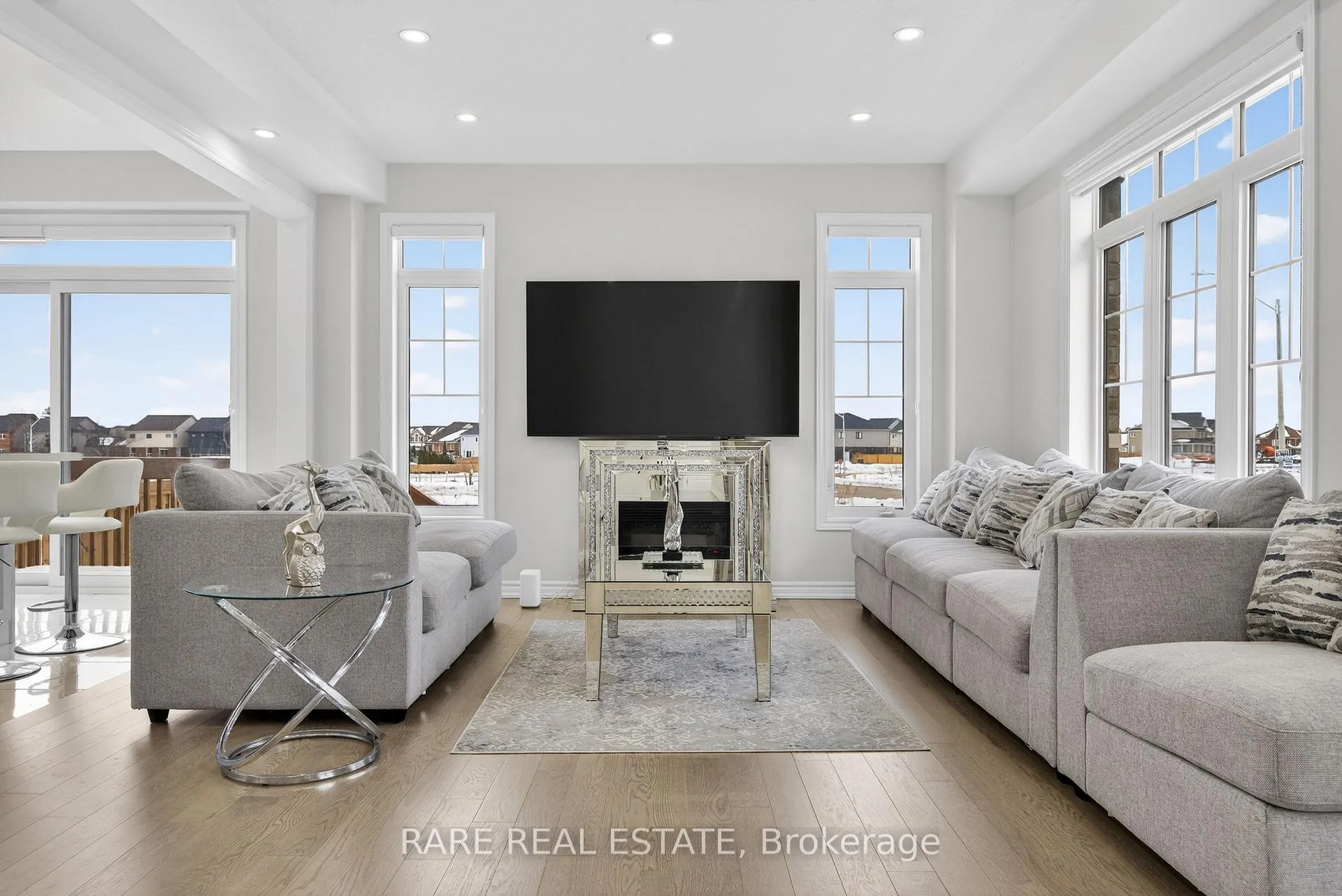 Photo 8 of 25 Rochester Drive, Barrie, Rural Barrie Southeast — HOMEH