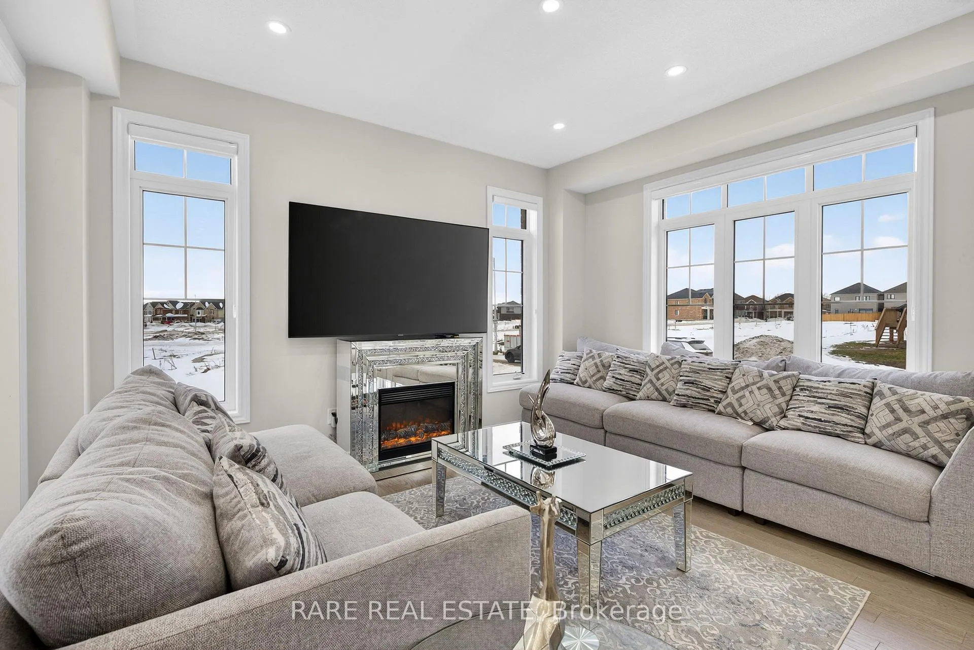 Photo 9 of 25 Rochester Drive, Barrie, Rural Barrie Southeast — HOMEH
