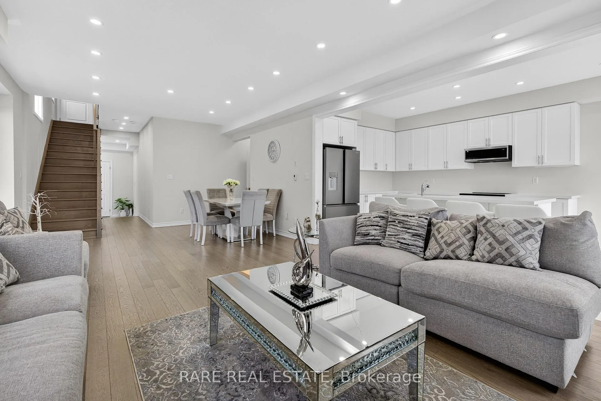 Photo 10 of 25 Rochester Drive, Barrie, Rural Barrie Southeast — HOMEH