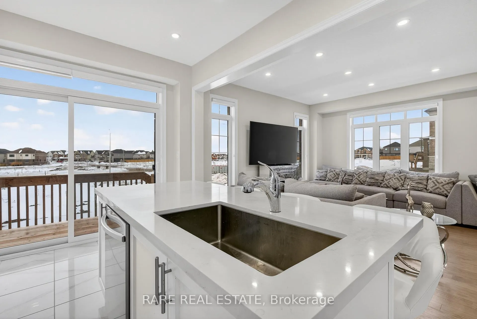 Photo 13 of 25 Rochester Drive, Barrie, Rural Barrie Southeast — HOMEH