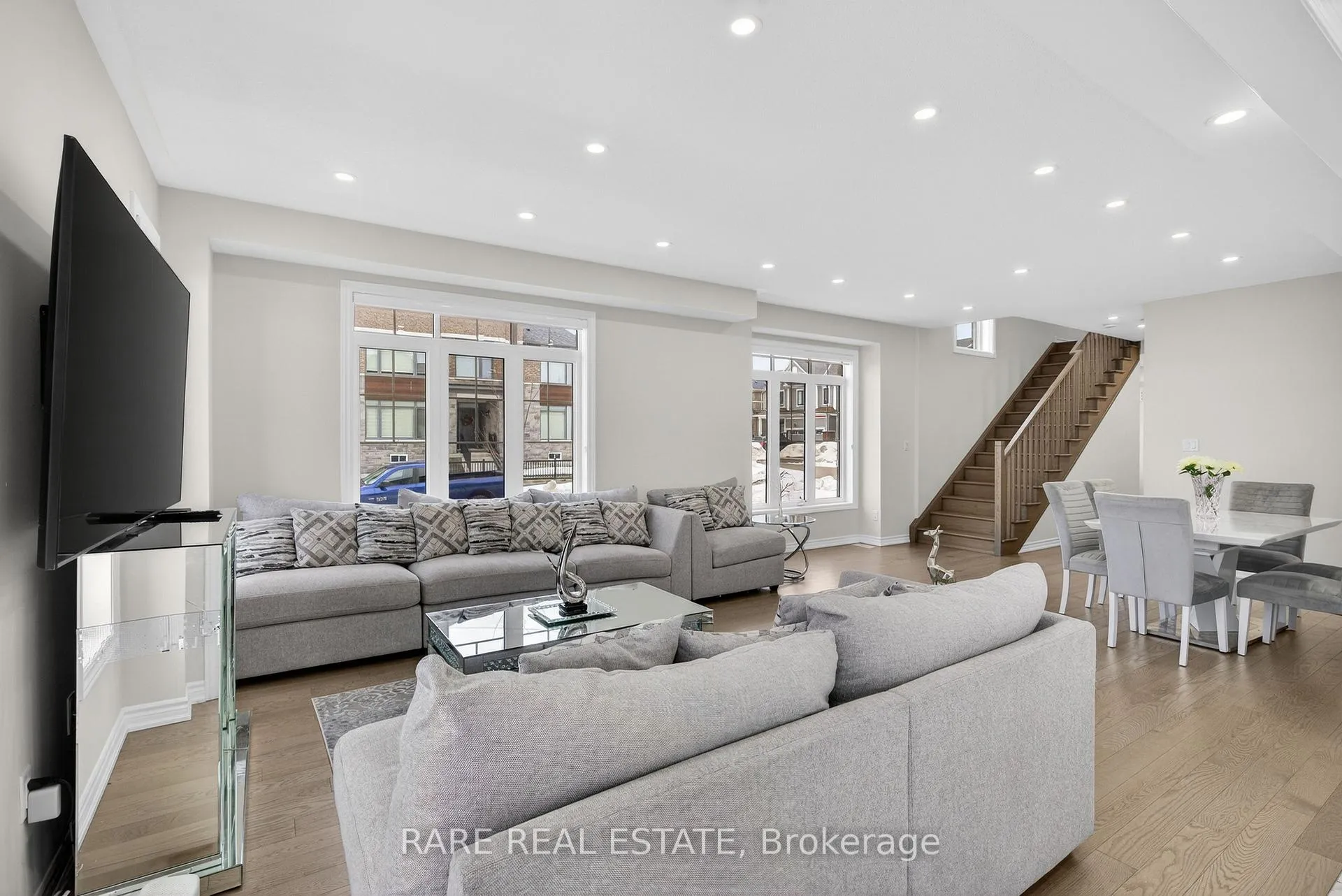Photo 17 of 25 Rochester Drive, Barrie, Rural Barrie Southeast — HOMEH