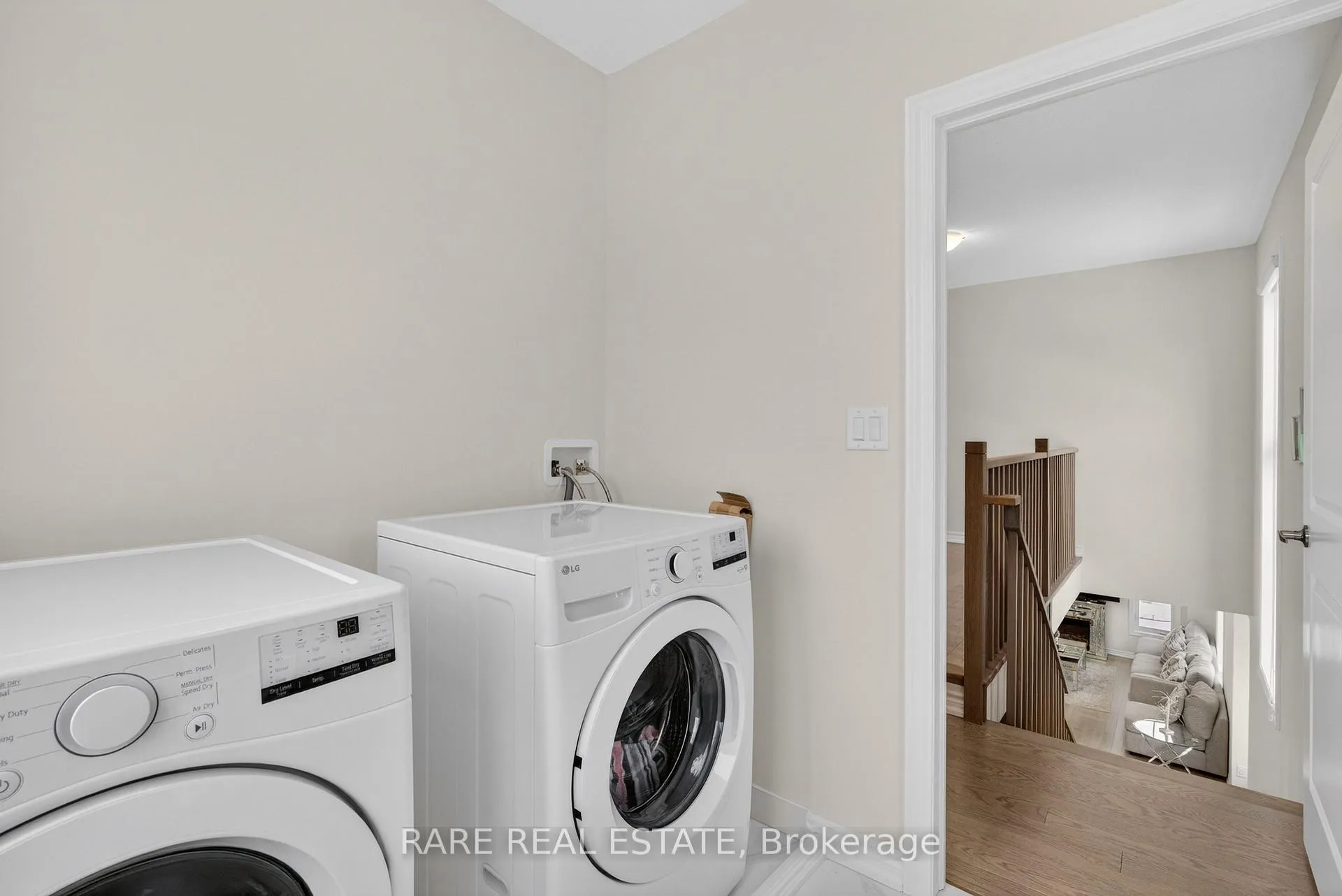 Photo 21 of 25 Rochester Drive, Barrie, Rural Barrie Southeast — HOMEH