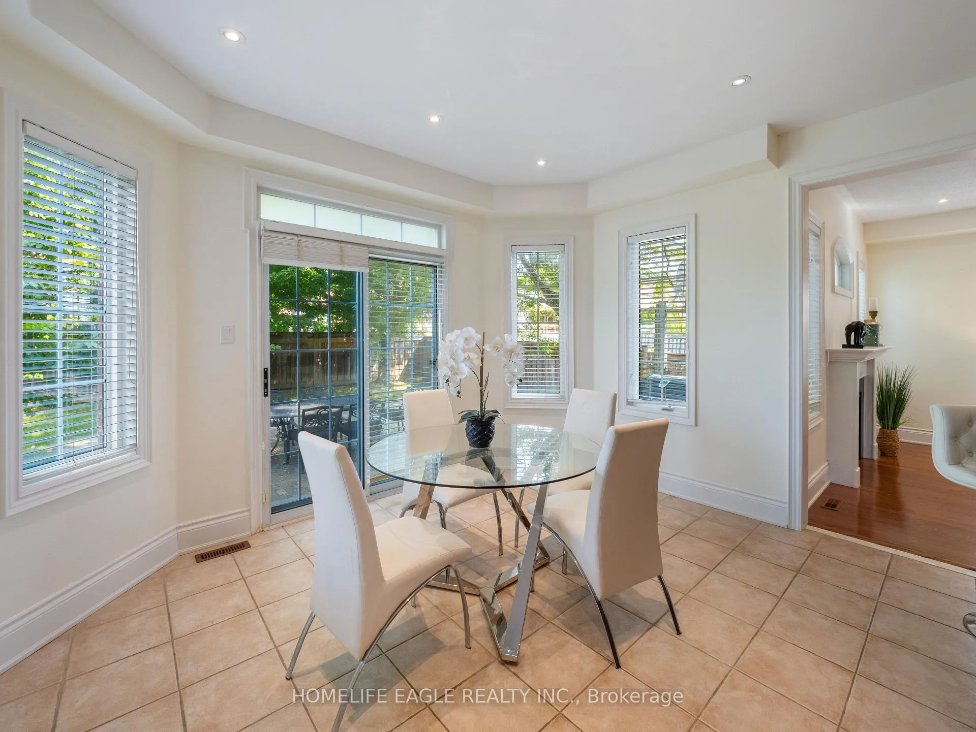 Photo 13 of 47 Hartwell Way, Aurora, Bayview Northeast — HOMEH