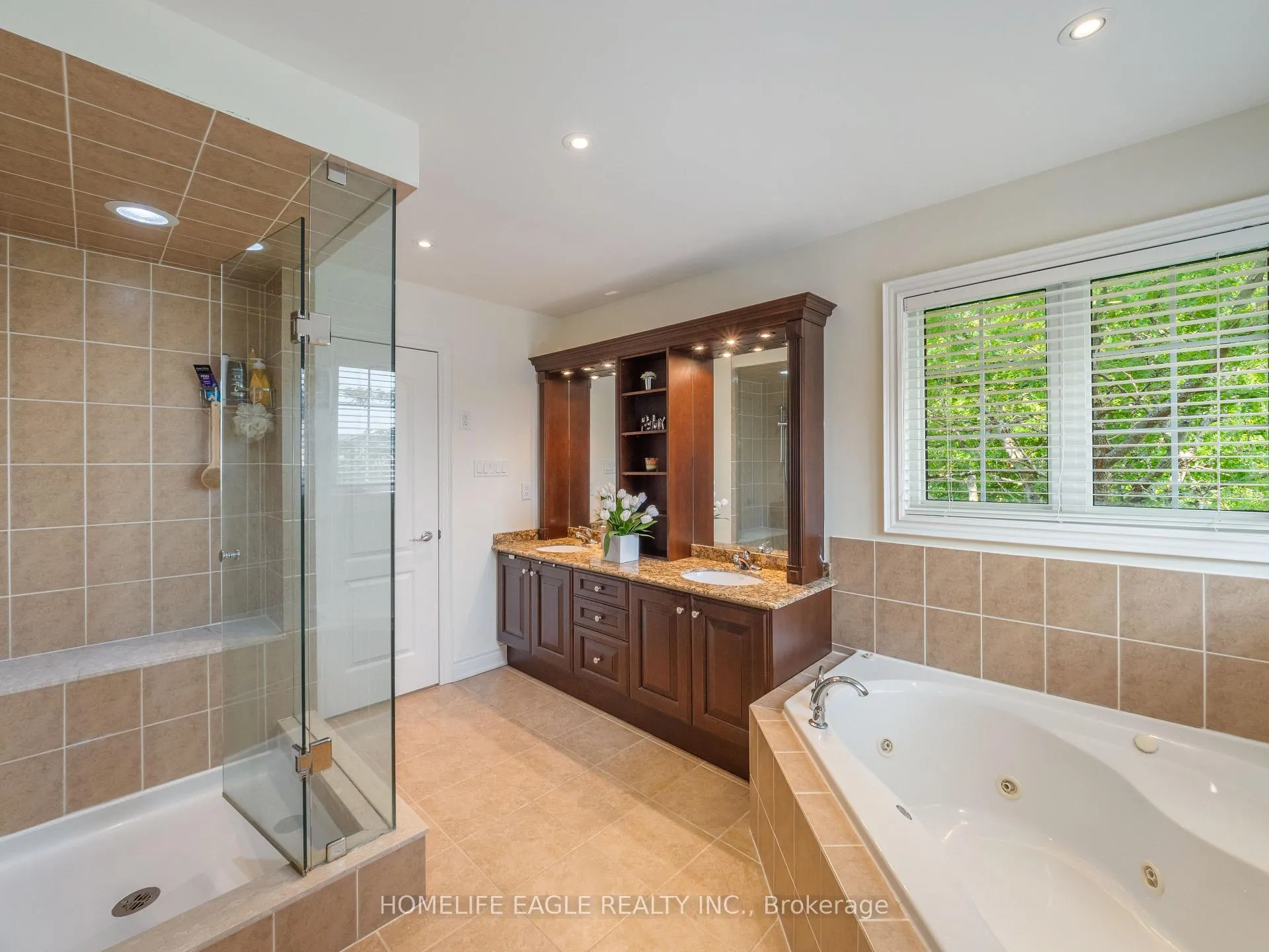 Photo 26 of 47 Hartwell Way, Aurora, Bayview Northeast — HOMEH