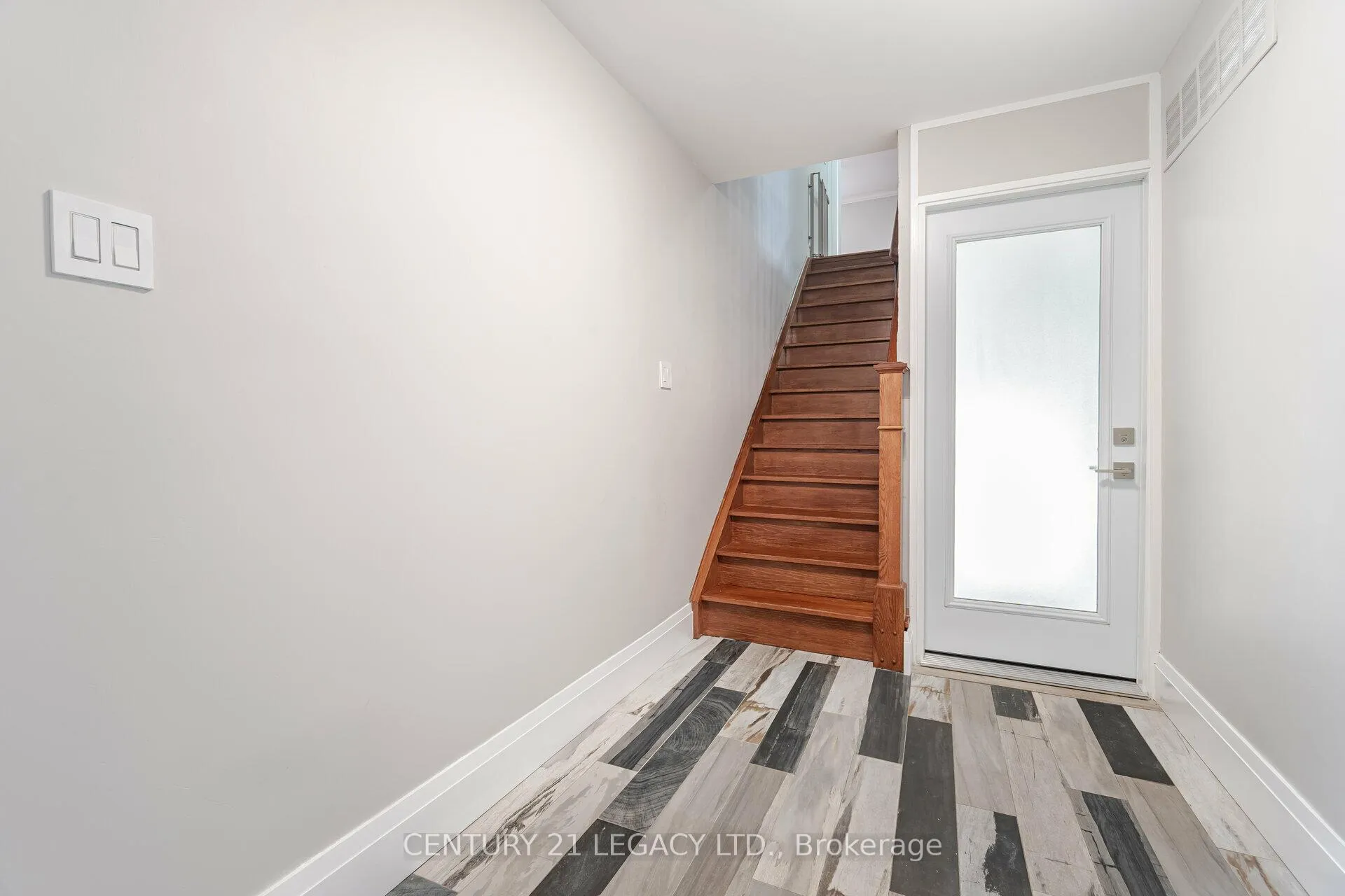 Photo 4 of 8 Kirkham Drive, Ajax, Central West — HOMEH