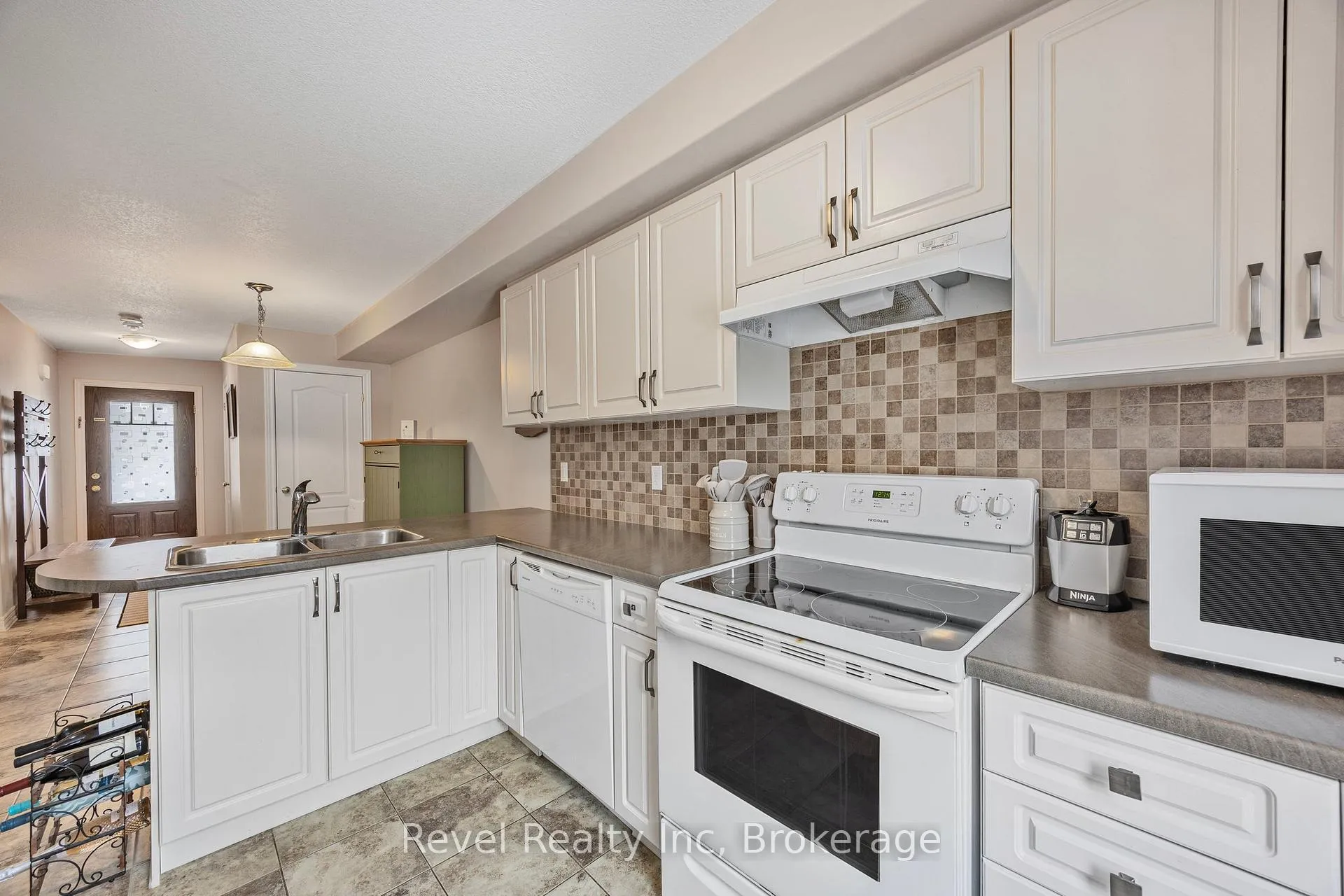 Photo 5 of 1041 Cook Drive, Midland — HOMEH
