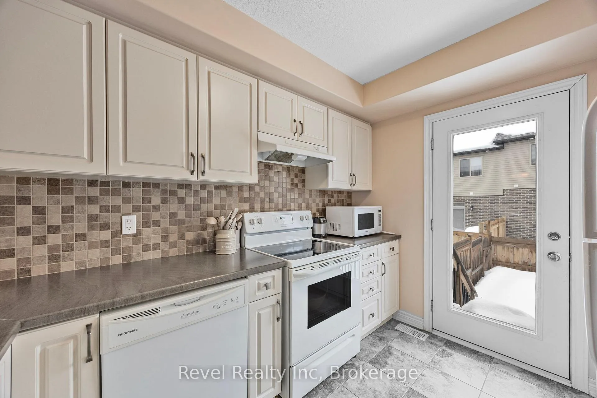 Photo 6 of 1041 Cook Drive, Midland — HOMEH