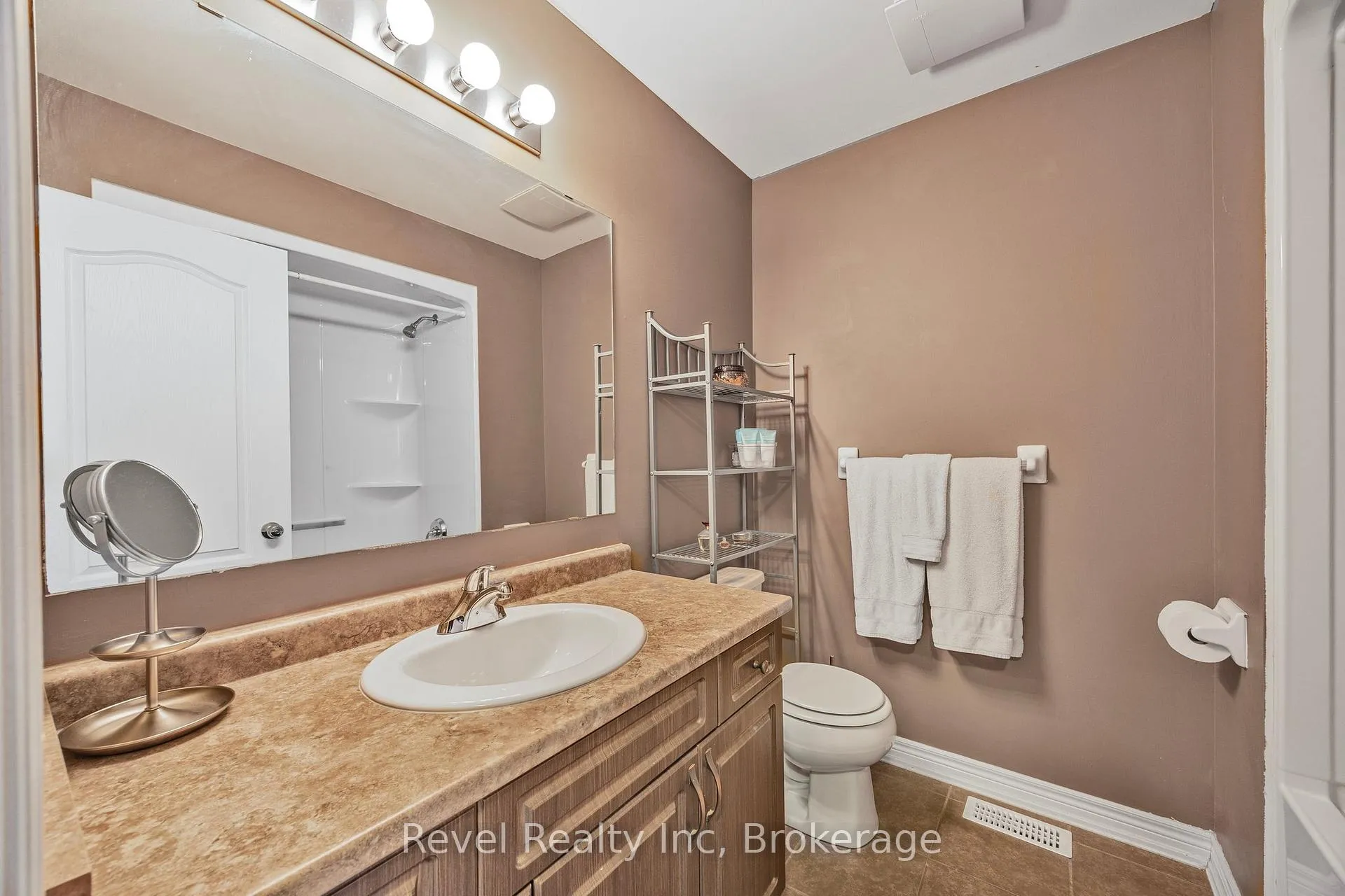 Photo 13 of 1041 Cook Drive, Midland — HOMEH