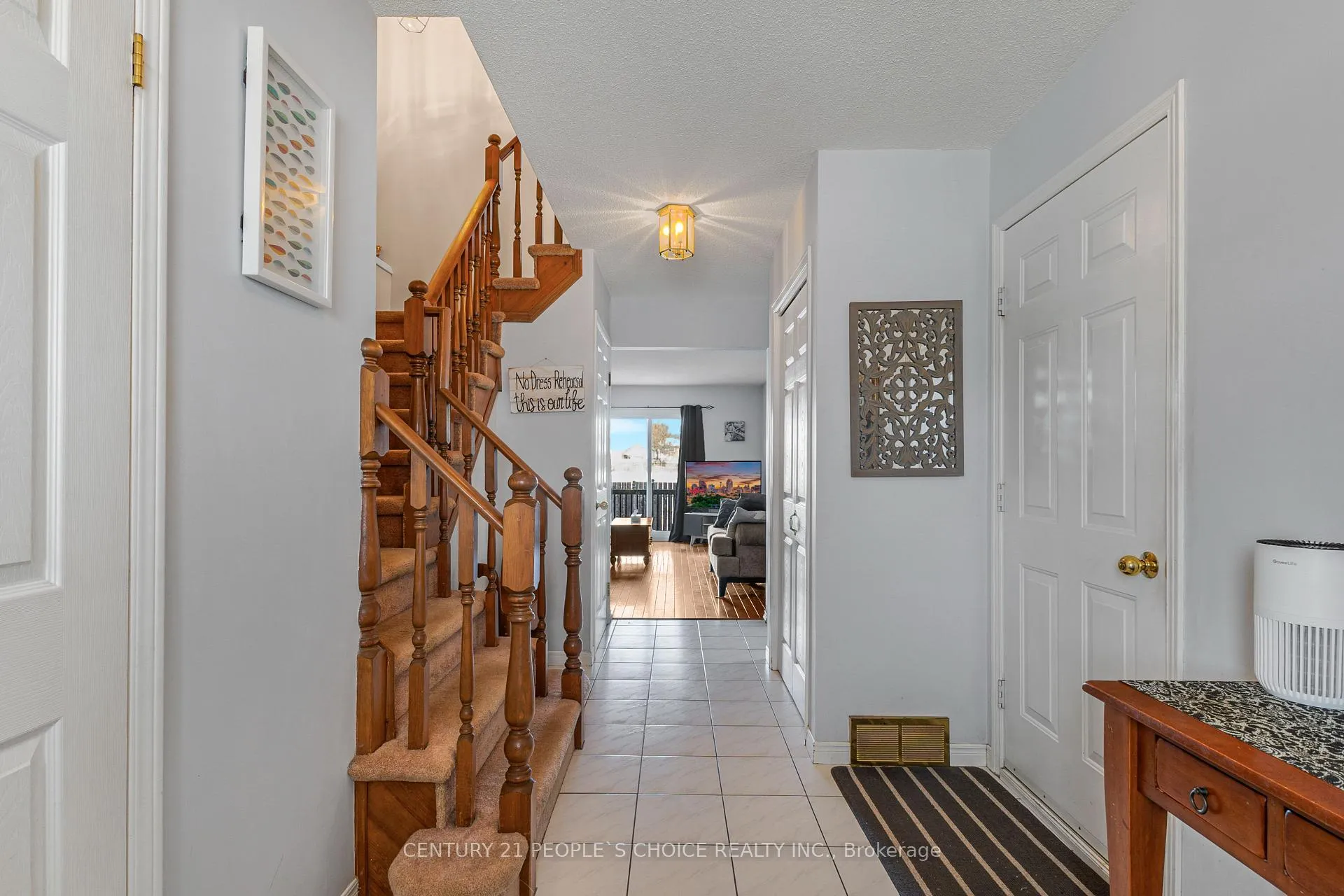 Photo 3 of 38 Culligan Crescent, Thorold, Confederation Heights — HOMEH