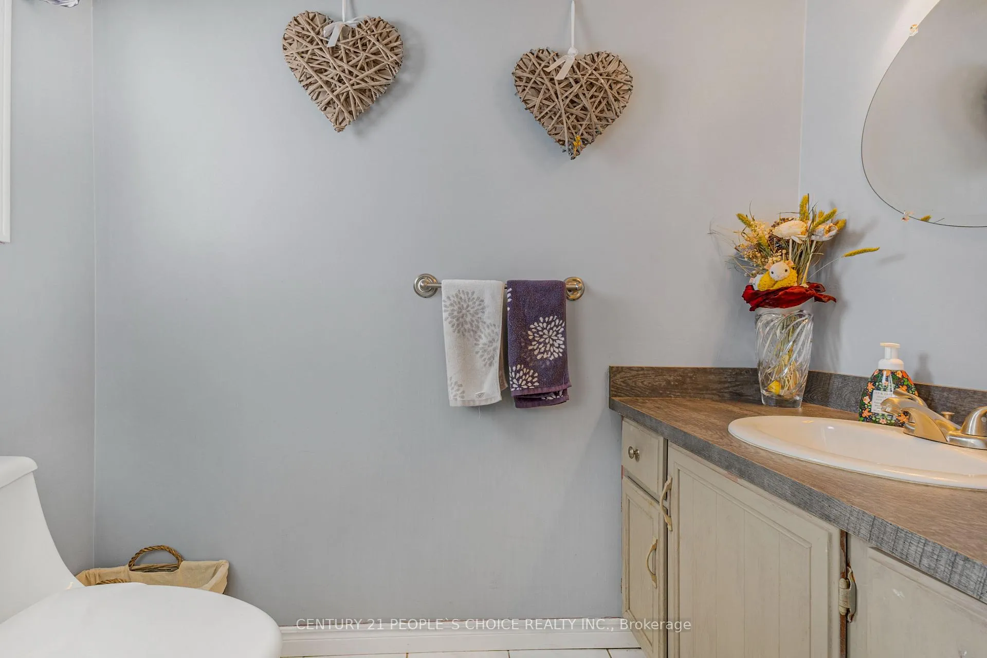 Photo 5 of 38 Culligan Crescent, Thorold, Confederation Heights — HOMEH