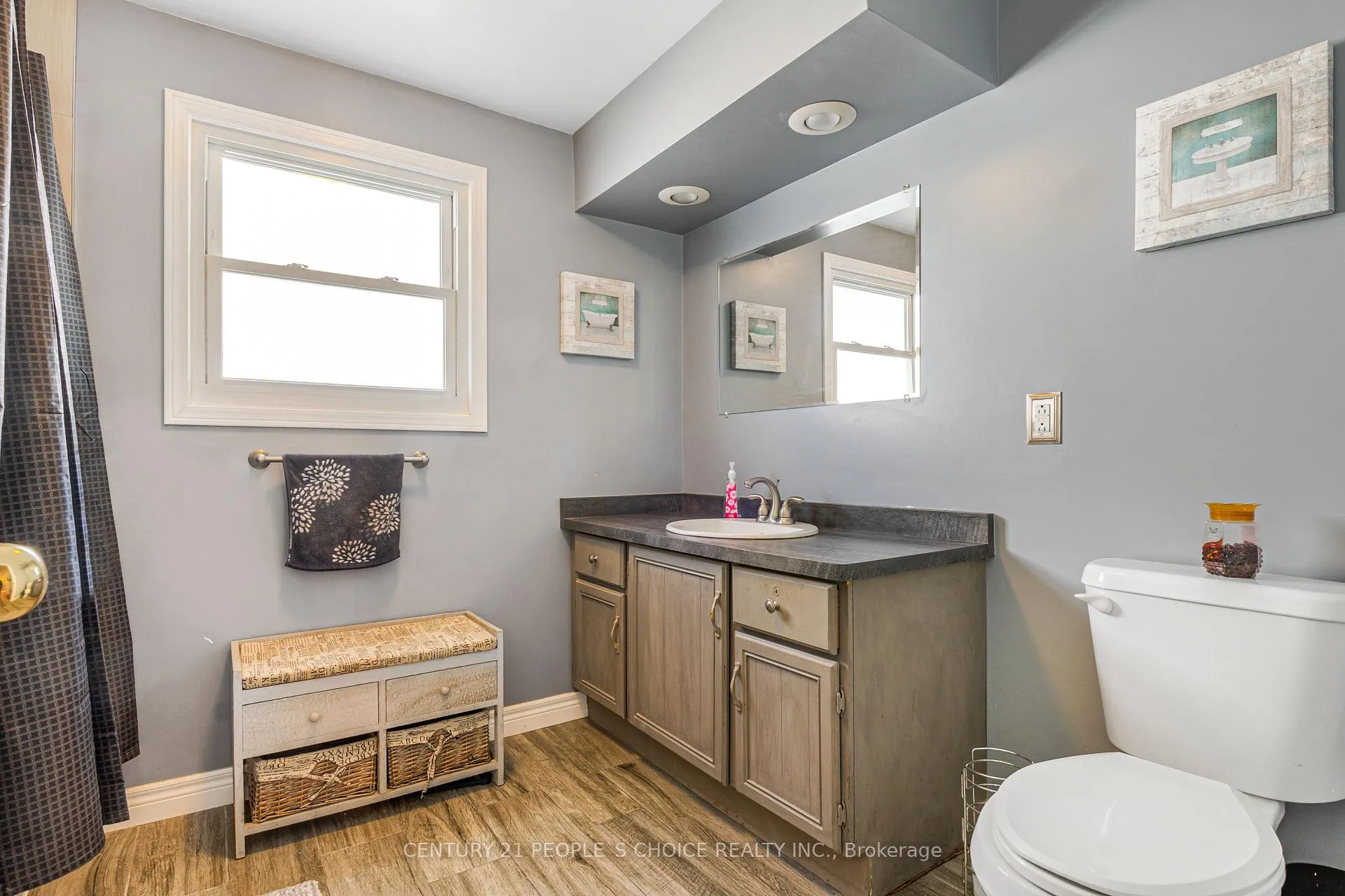 Photo 10 of 38 Culligan Crescent, Thorold, Confederation Heights — HOMEH