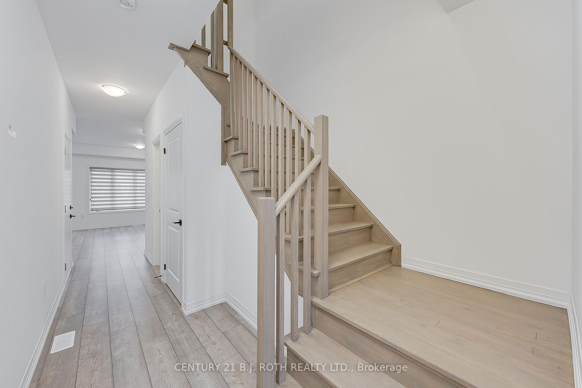 Photo 3 of 20 Haven Lane, Barrie, Painswick South — HOMEH