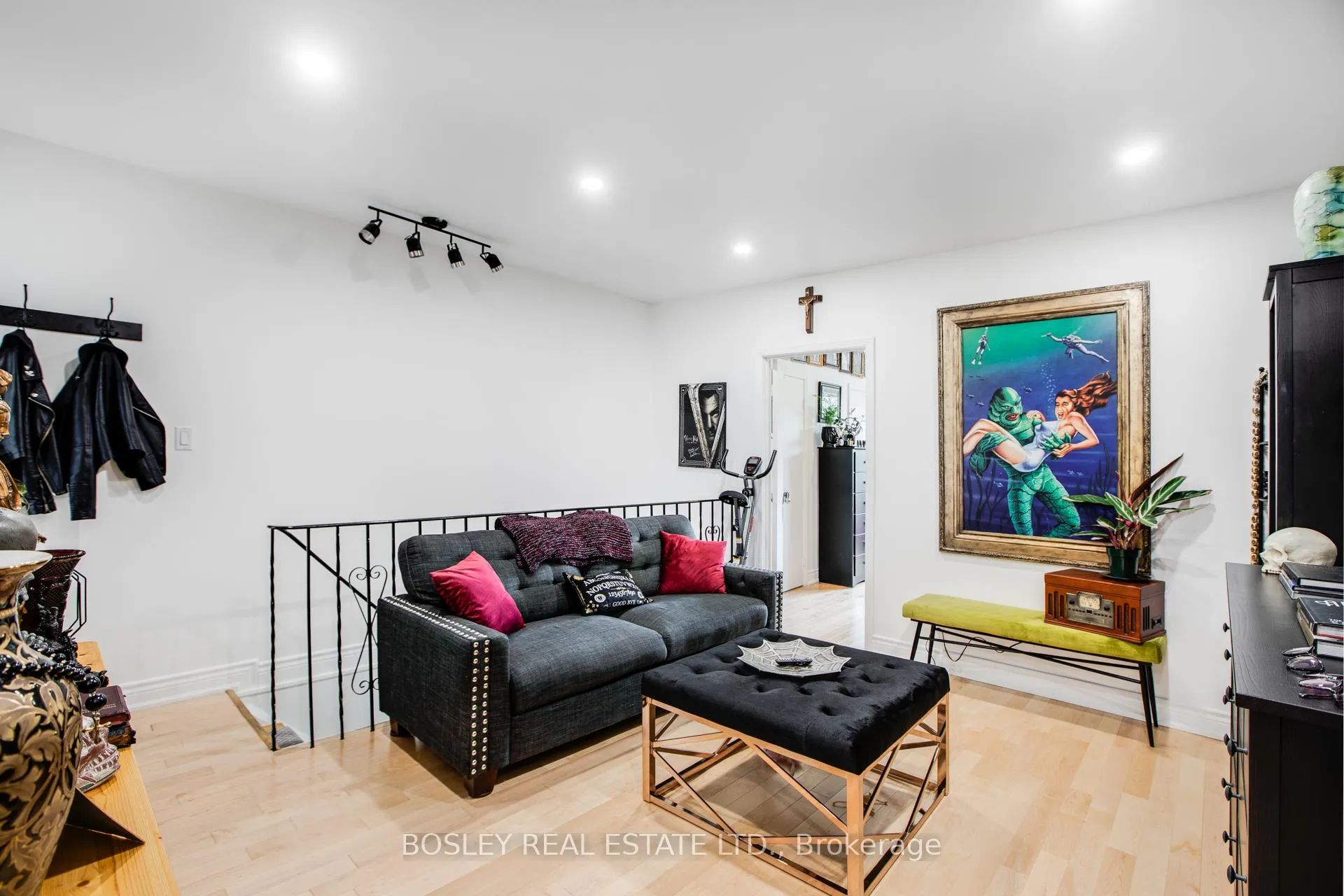 Photo 3 of 1918 Gerrard Street E, Toronto, Woodbine Corridor — HOMEH