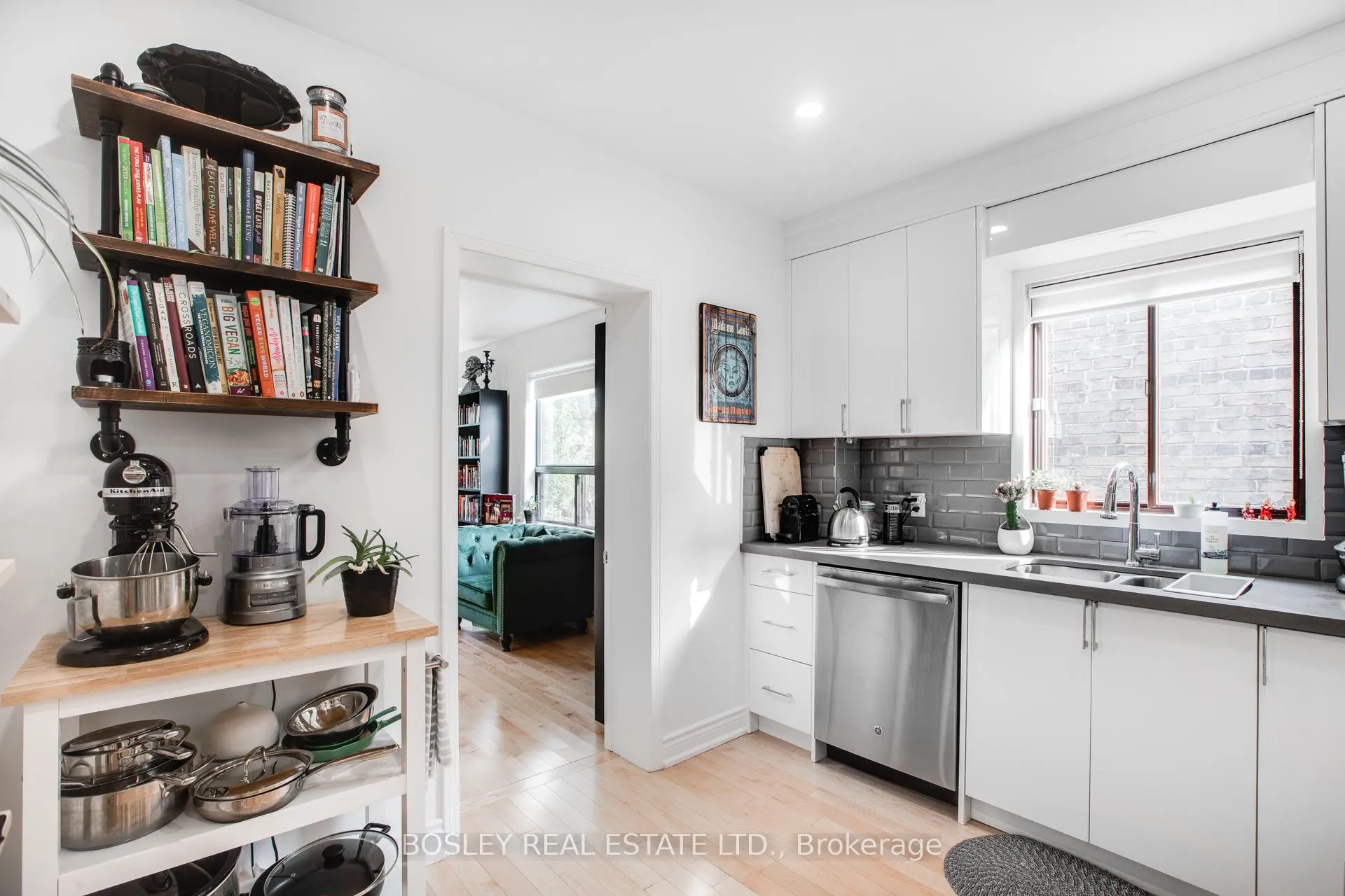 Photo 10 of 1918 Gerrard Street E, Toronto, Woodbine Corridor — HOMEH