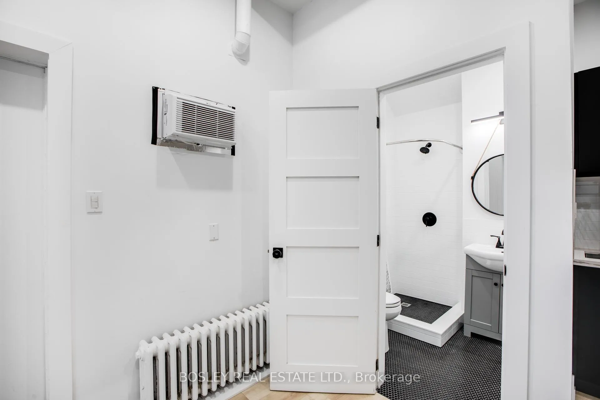 Photo 21 of 1918 Gerrard Street E, Toronto, Woodbine Corridor — HOMEH